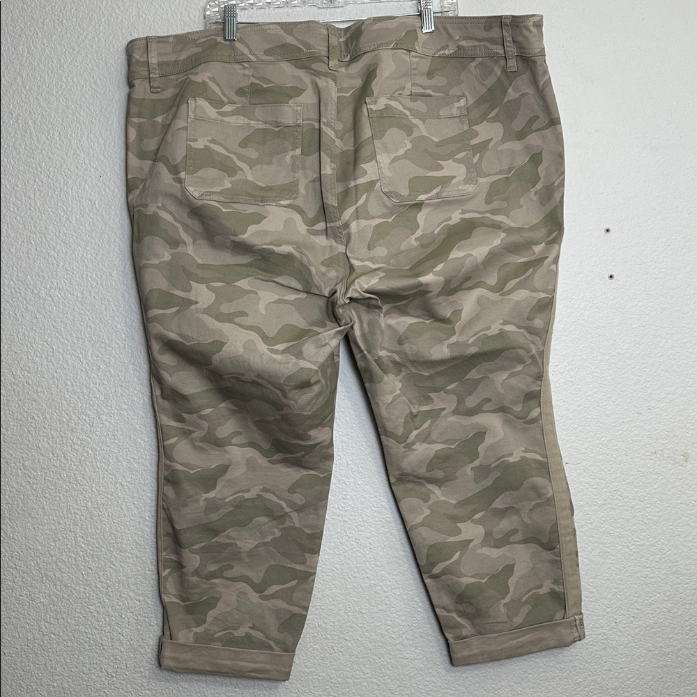Torrid Sz 24 Women's Light Neutral Camouflage Cropped Pants - Picture 3 of 16